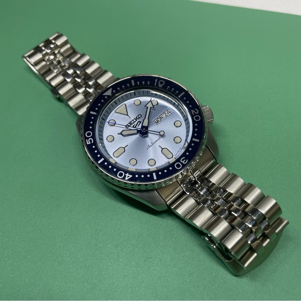 Seiko 5 SRPE77
